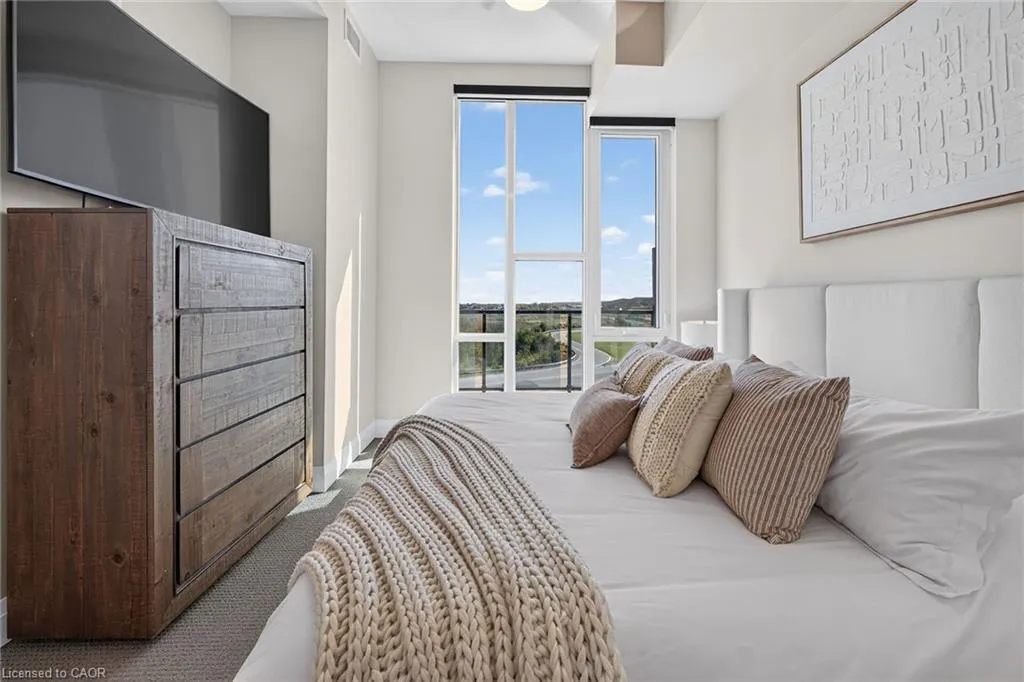 16 Concord Place #PH613
