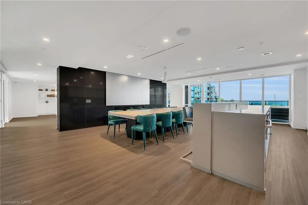 16 Concord Place #PH613