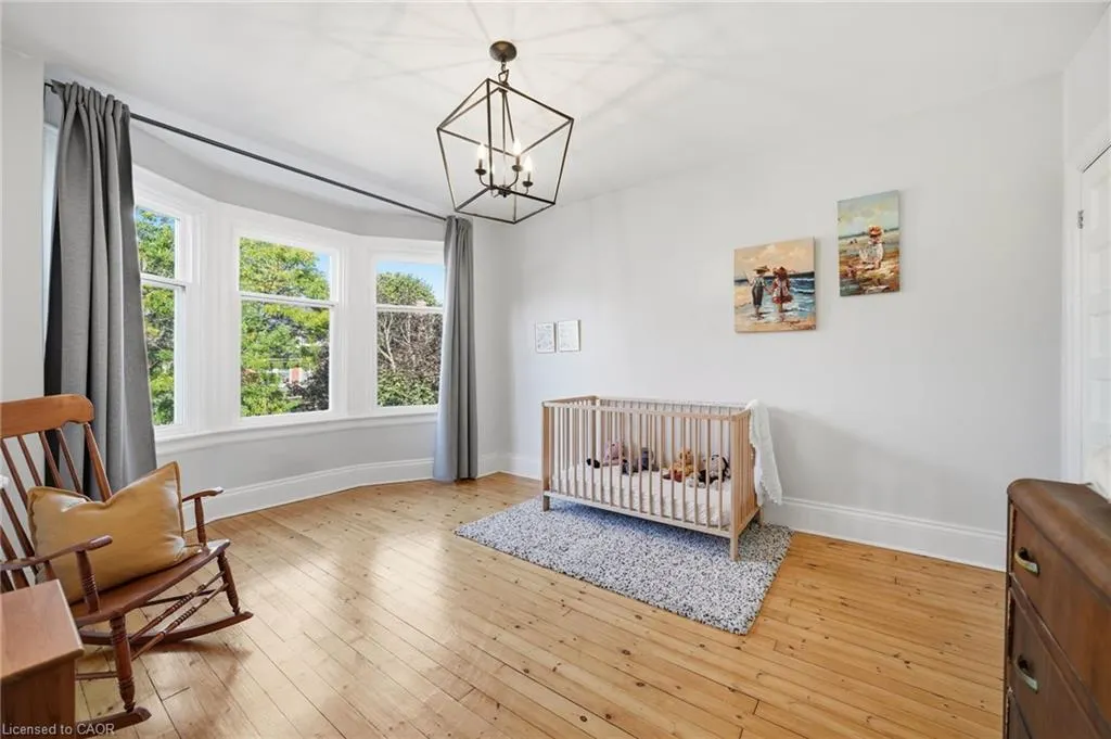 35 Fairleigh Avenue S