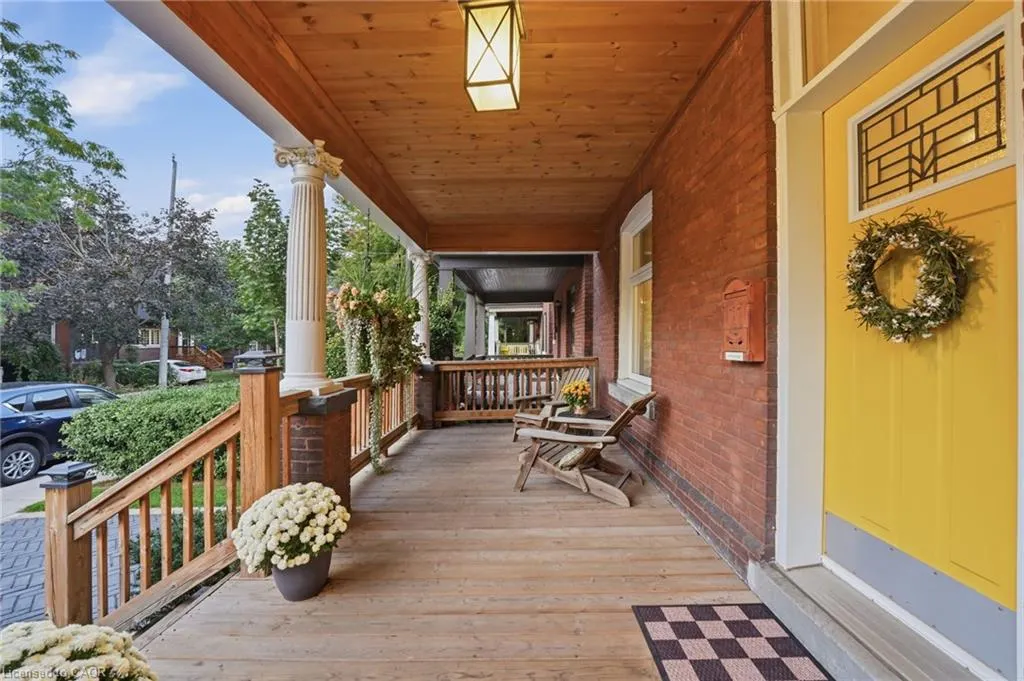 35 Fairleigh Avenue S