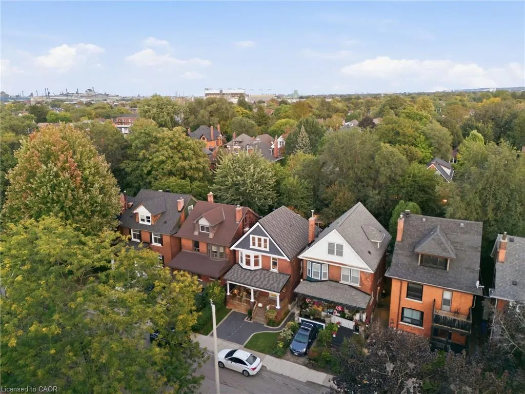 35 Fairleigh Avenue S