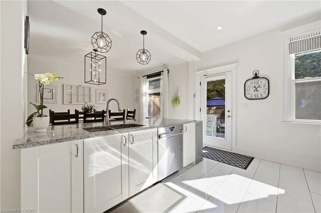 35 Fairleigh Avenue S