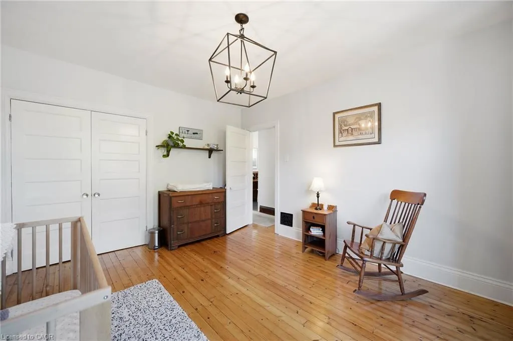 35 Fairleigh Avenue S