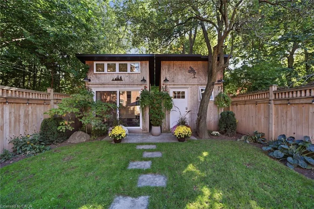 35 Fairleigh Avenue S