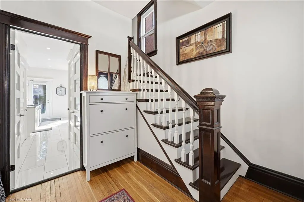 35 Fairleigh Avenue S