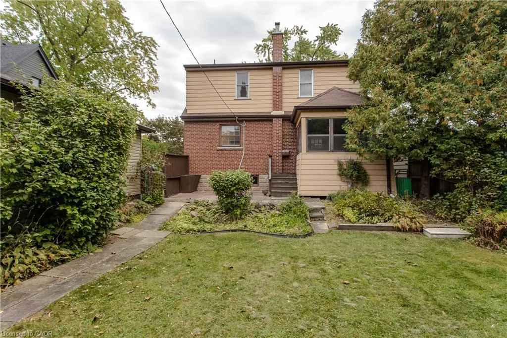 2104 Emerald Crescent