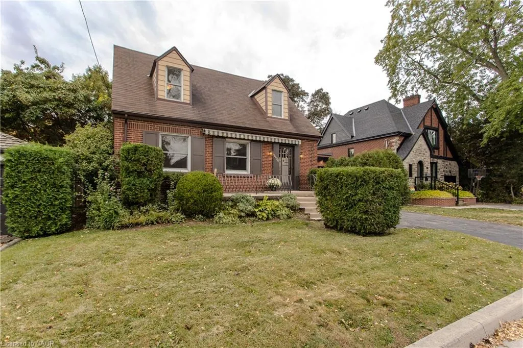 2104 Emerald Crescent