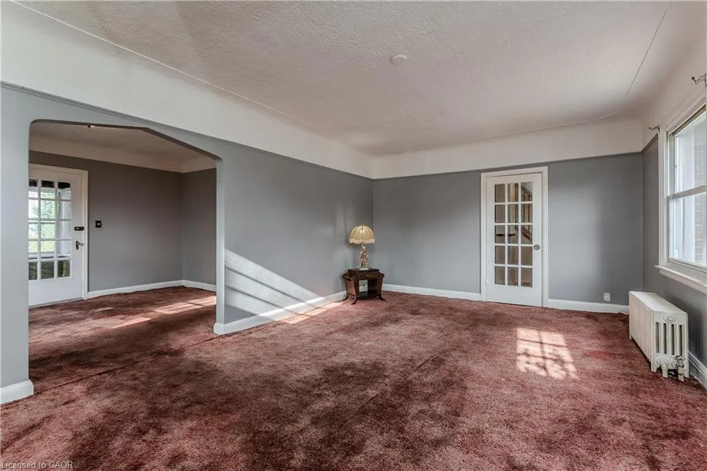 2104 Emerald Crescent