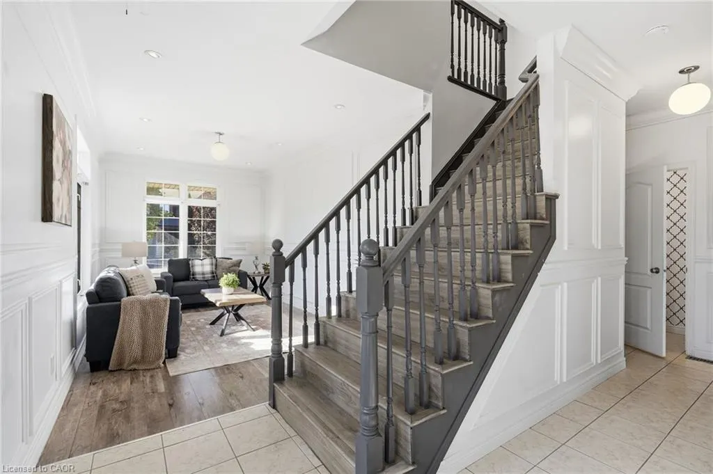 400 Stonehenge Drive #8