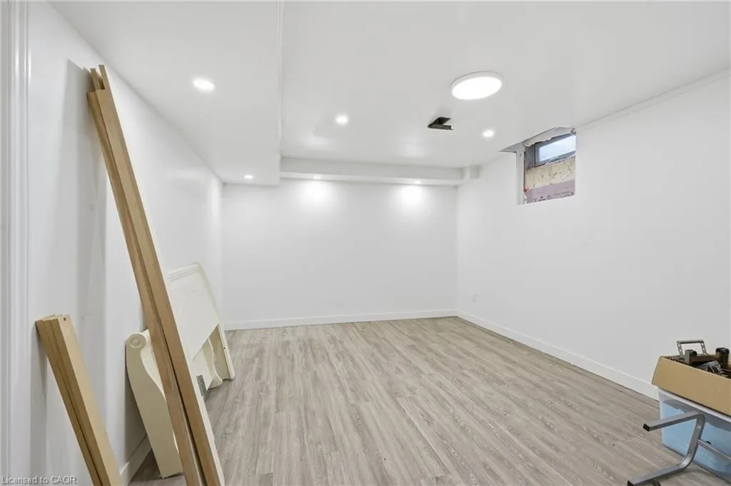 400 Stonehenge Drive #8