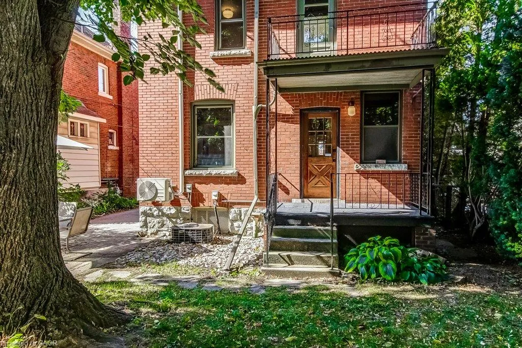 43 Rosslyn Avenue S