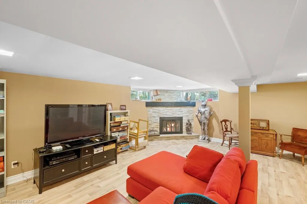 583 Stephens Crescent
