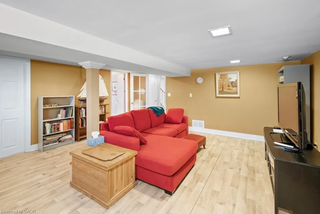 583 Stephens Crescent