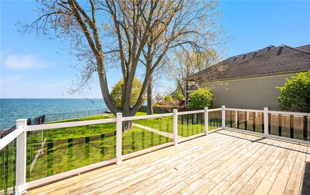 17 Wendakee Drive