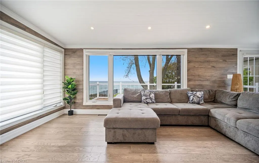 17 Wendakee Drive