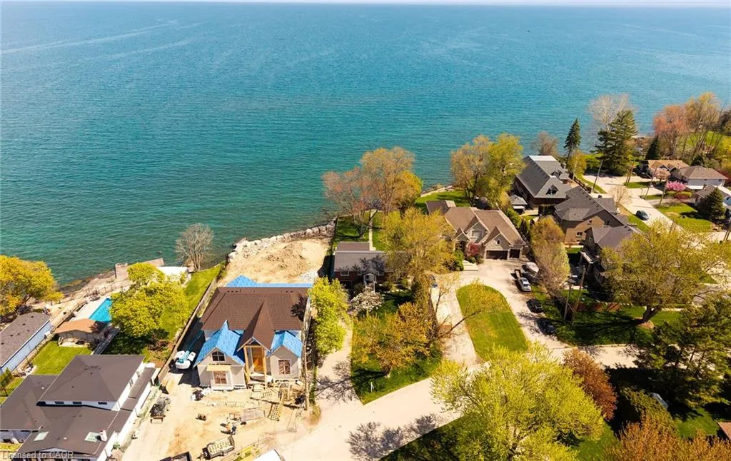 17 Wendakee Drive