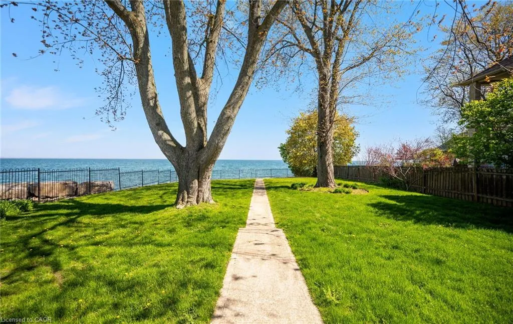 17 Wendakee Drive