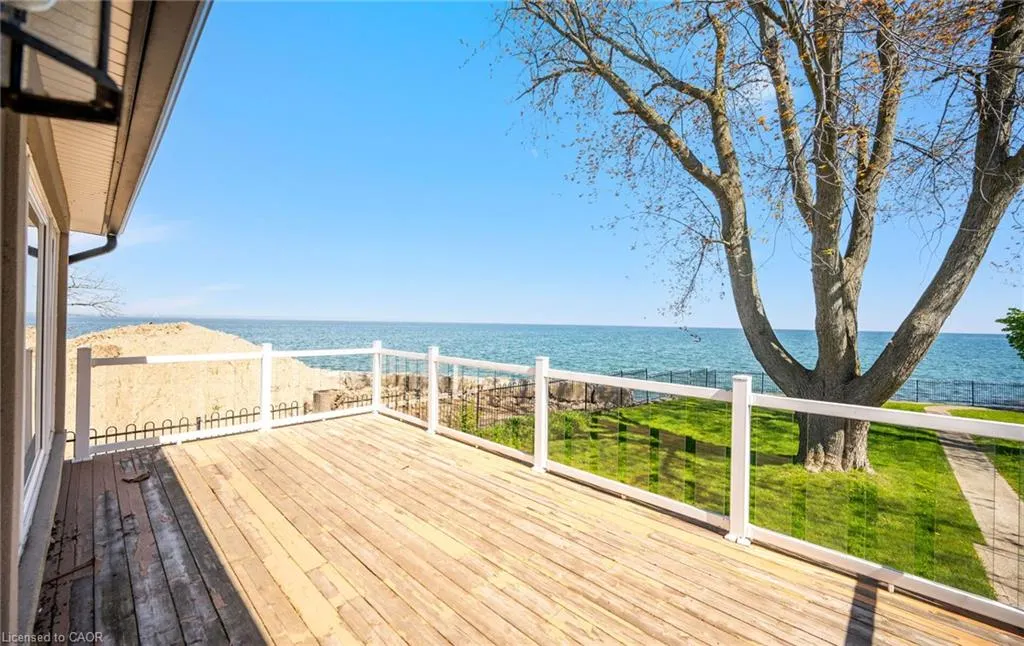 17 Wendakee Drive