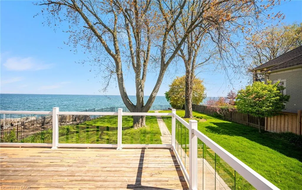 17 Wendakee Drive