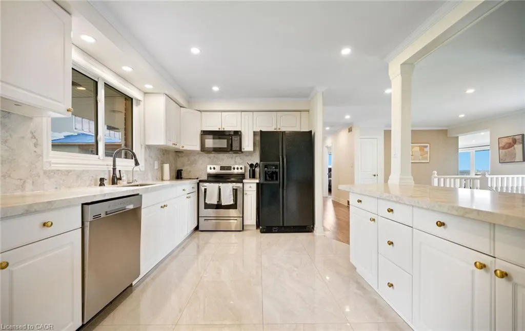 17 Wendakee Drive