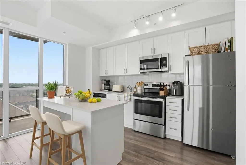 550 North Service Road #1201