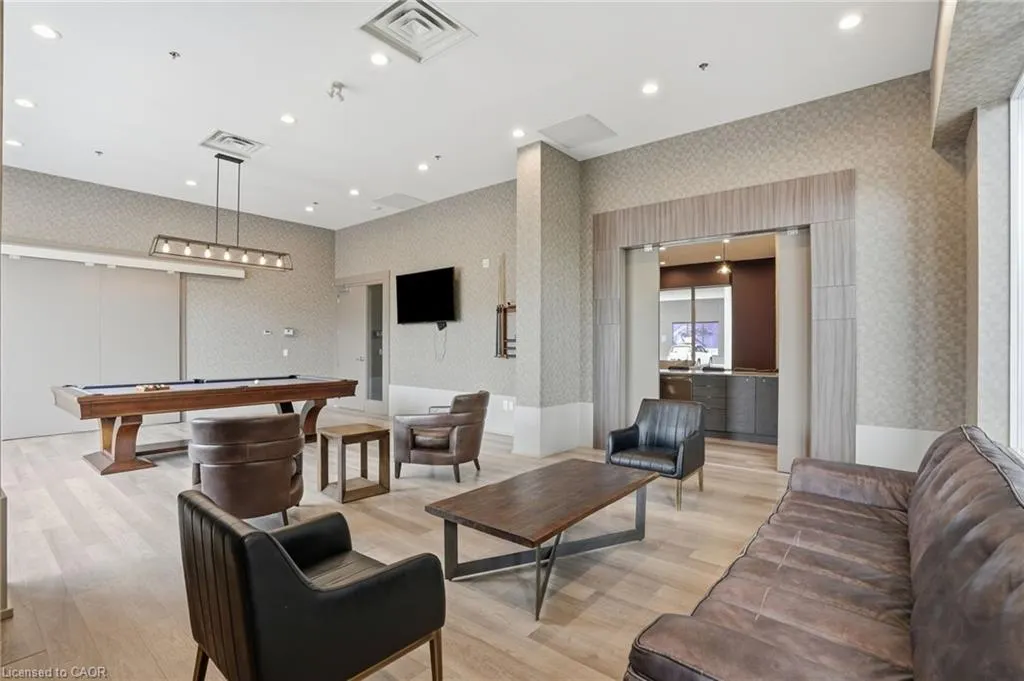 550 North Service Road #1201