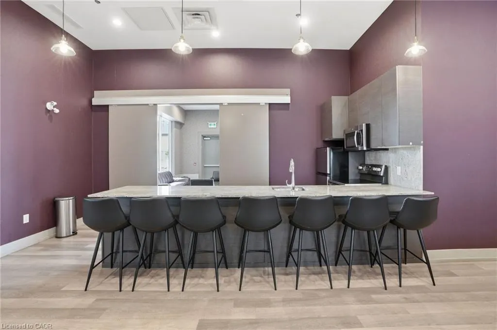 550 North Service Road #1201