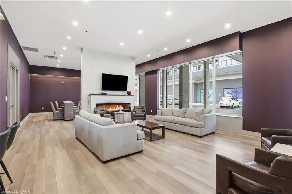 550 North Service Road #1201