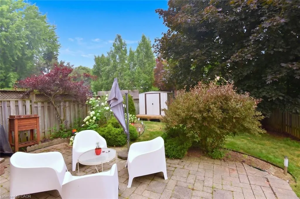22 Moore Crescent