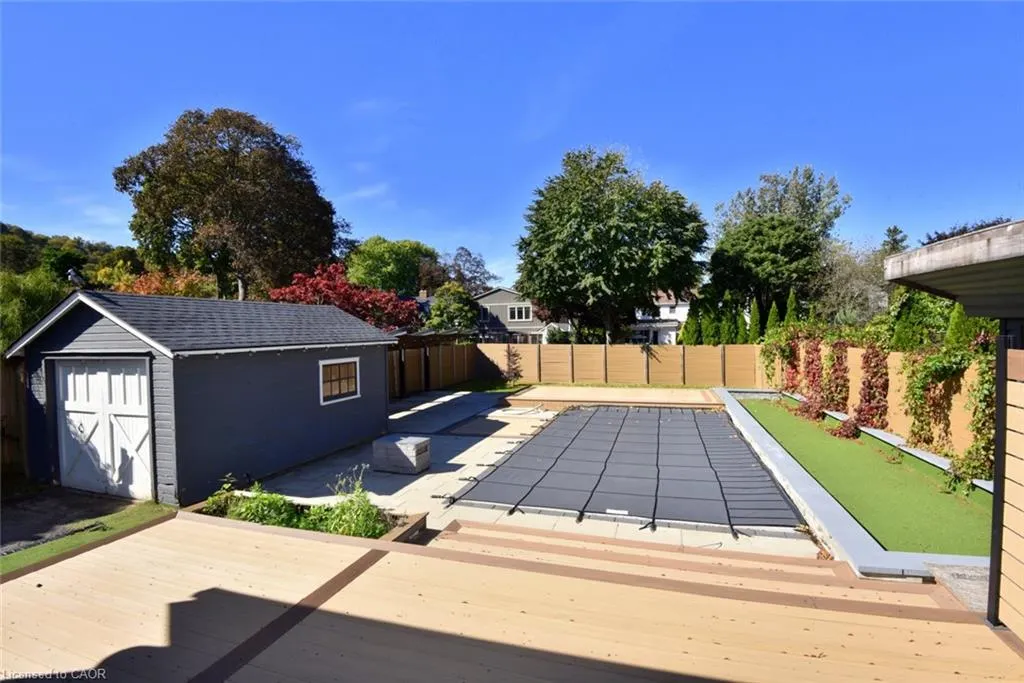 6 Nelles Boulevard