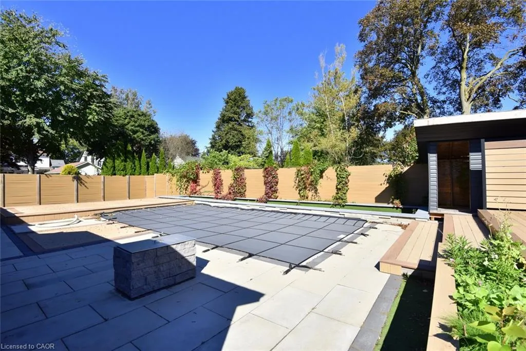 6 Nelles Boulevard