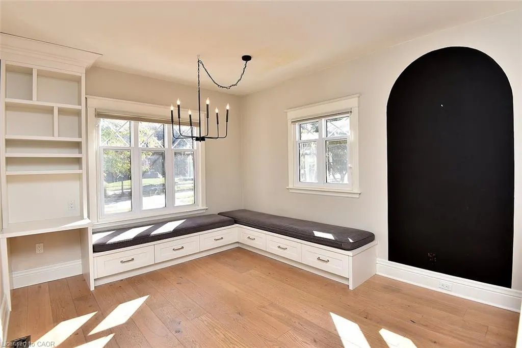 6 Nelles Boulevard