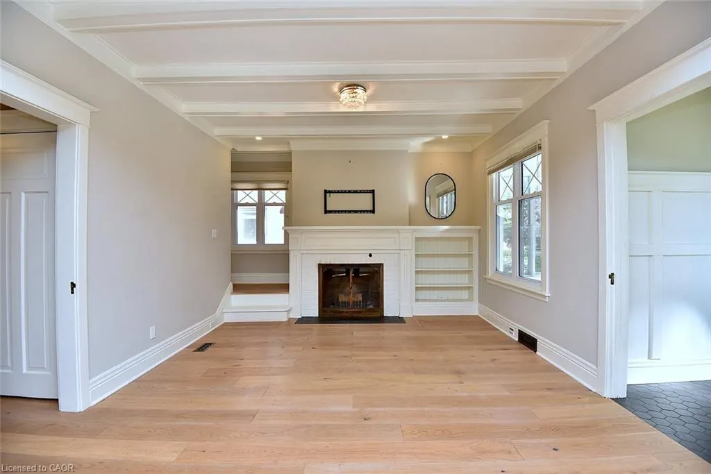 6 Nelles Boulevard
