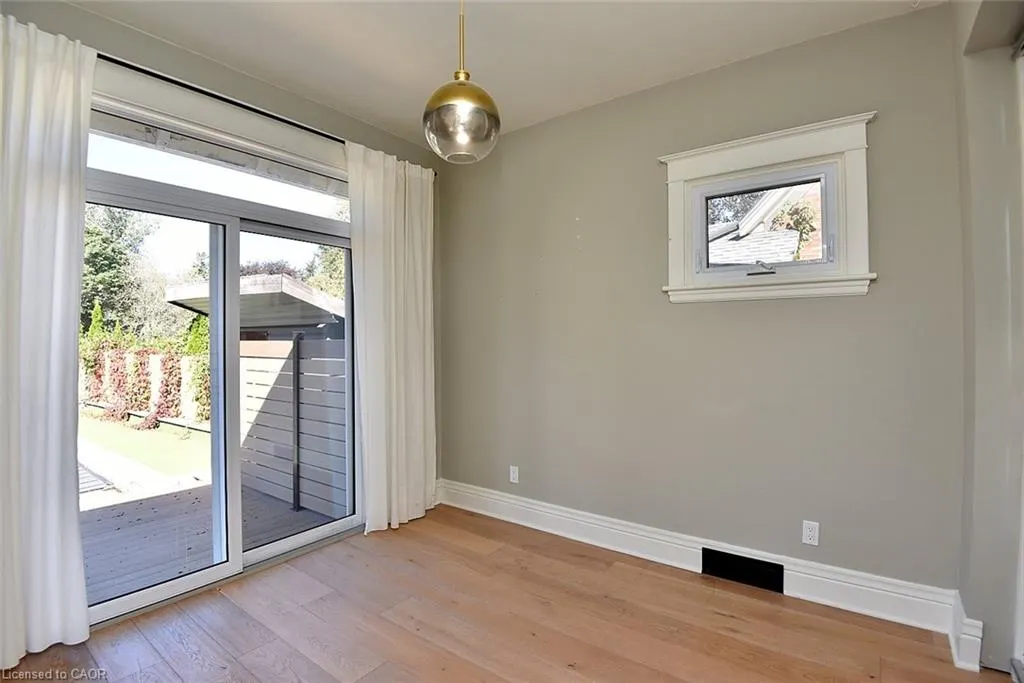 6 Nelles Boulevard