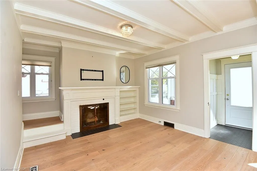 6 Nelles Boulevard