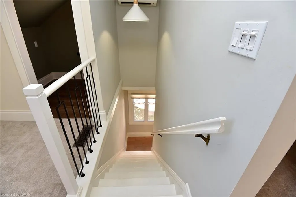 6 Nelles Boulevard