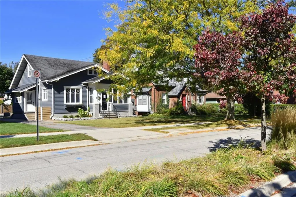 6 Nelles Boulevard
