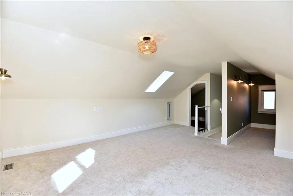 6 Nelles Boulevard