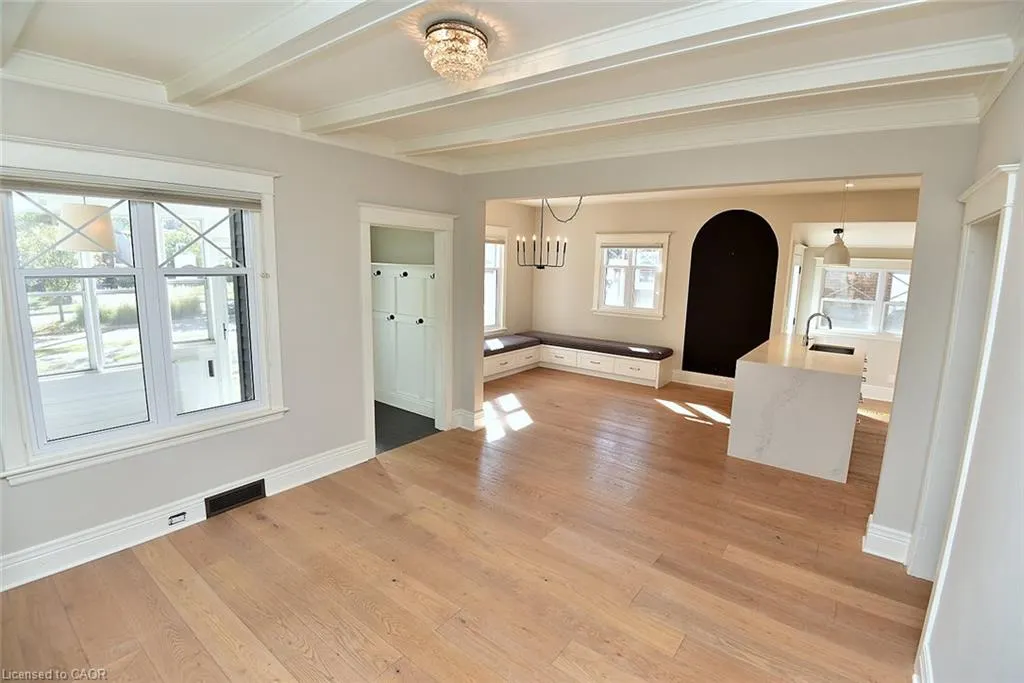 6 Nelles Boulevard