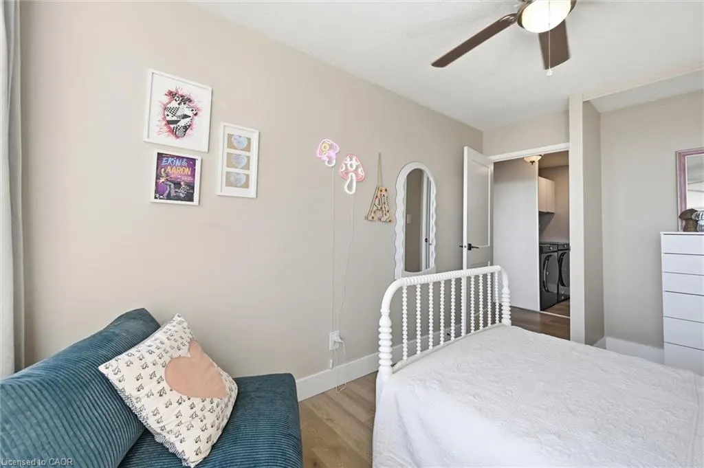 75 Queen Street N #1903