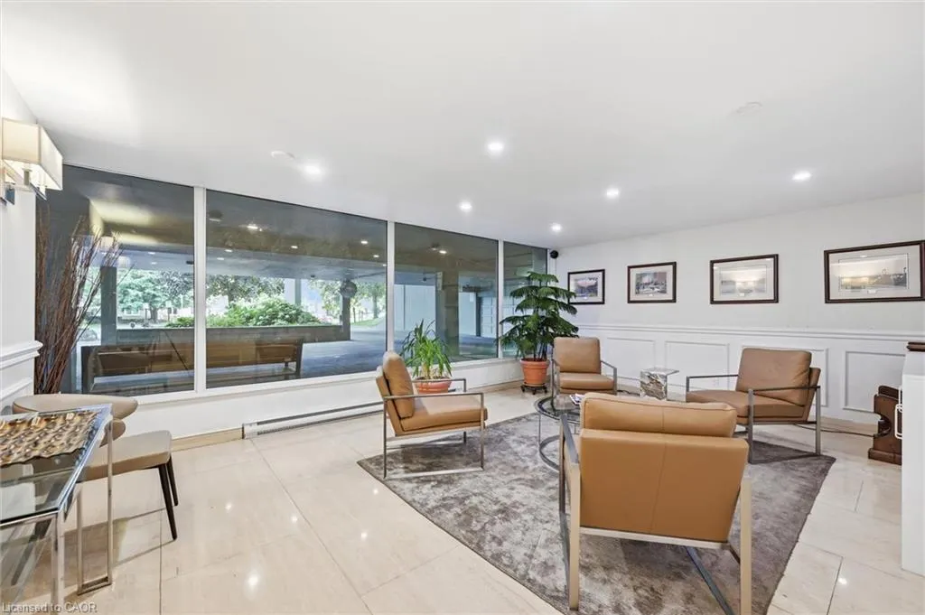 75 Queen Street N #1903