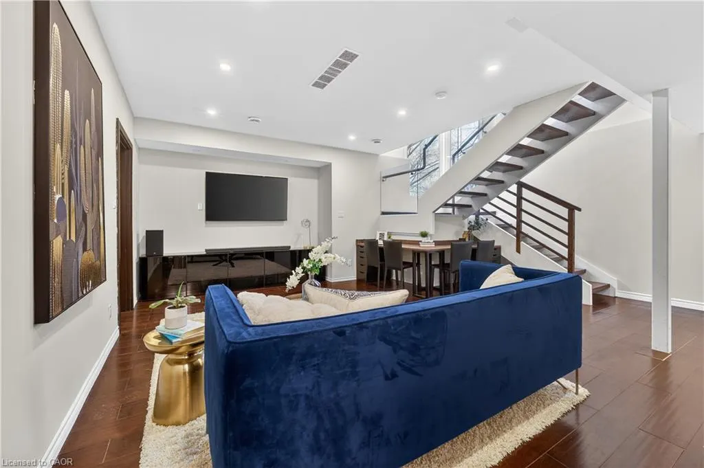 237B Main Street W
