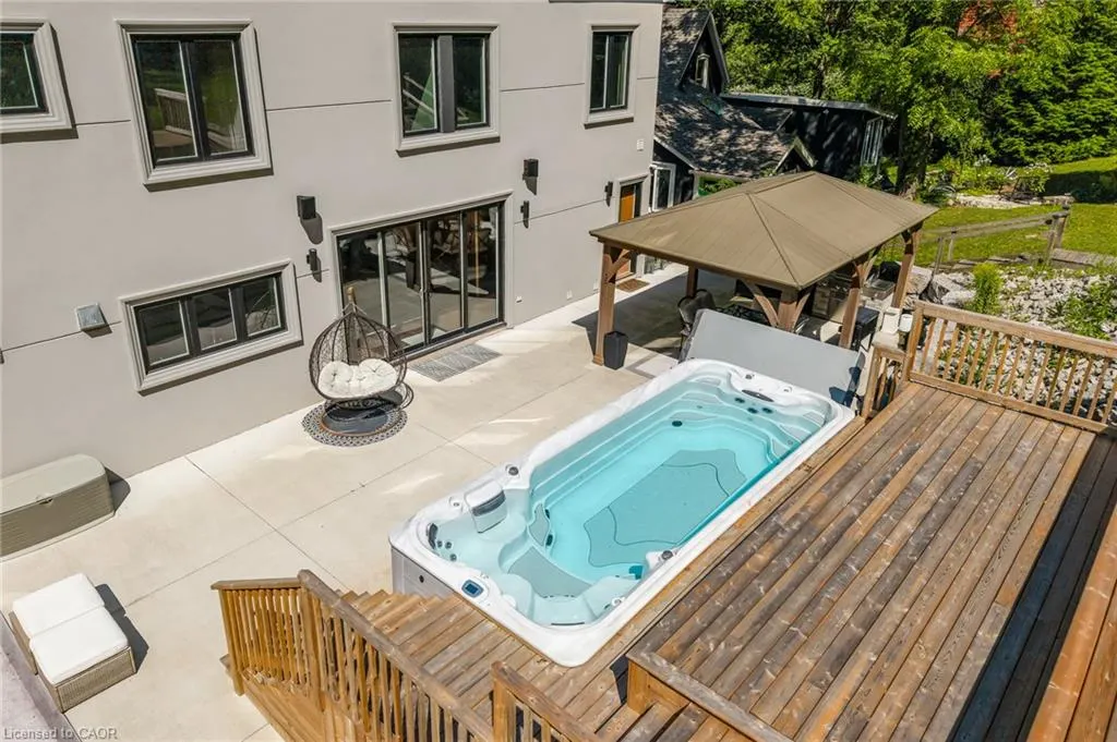 237B Main Street W