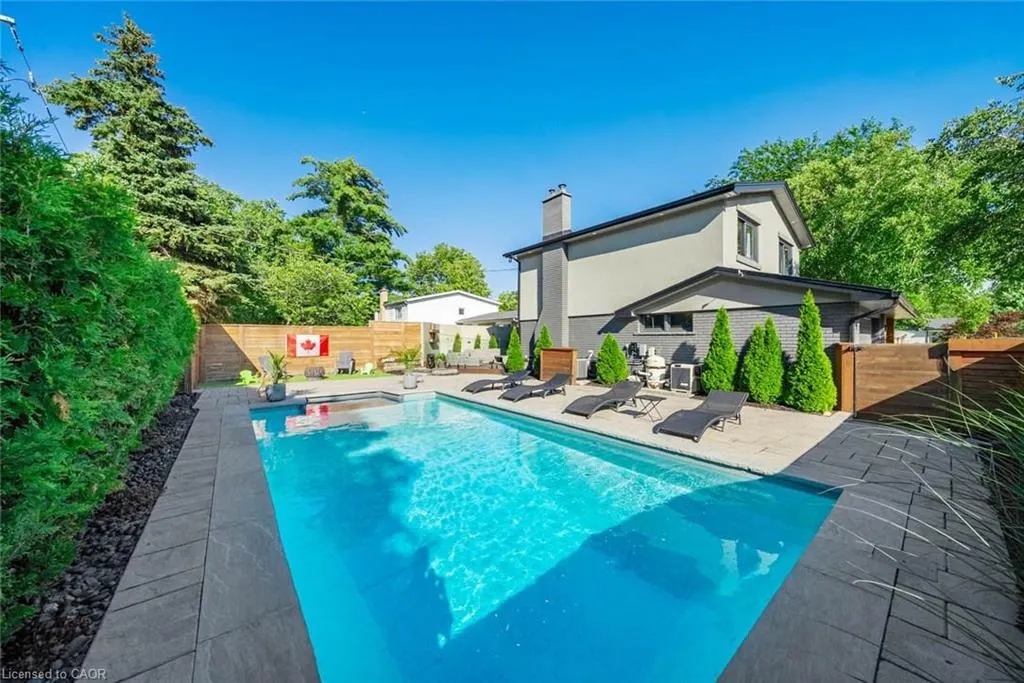 134 Fairwood Place W