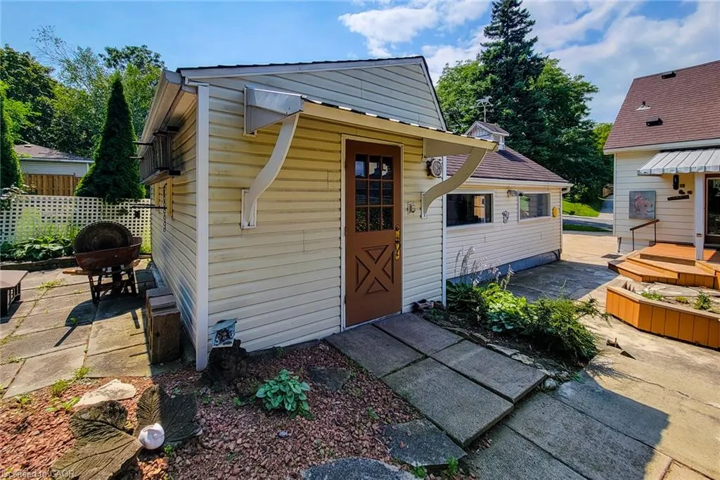 42 Lake Avenue N