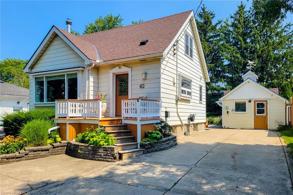 42 Lake Avenue N