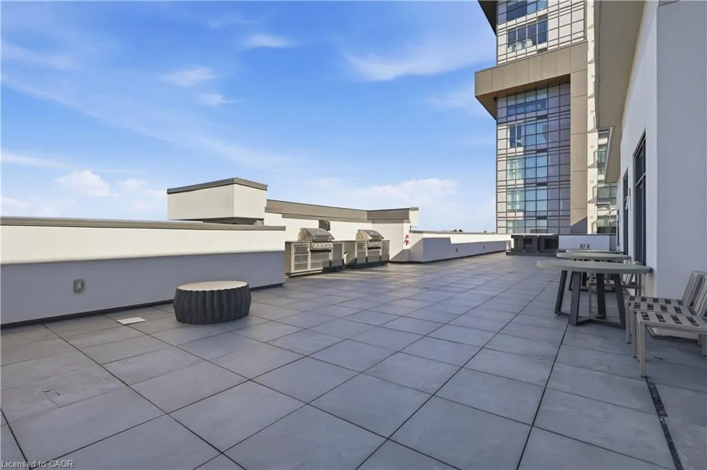 450 Dundas Street E #425