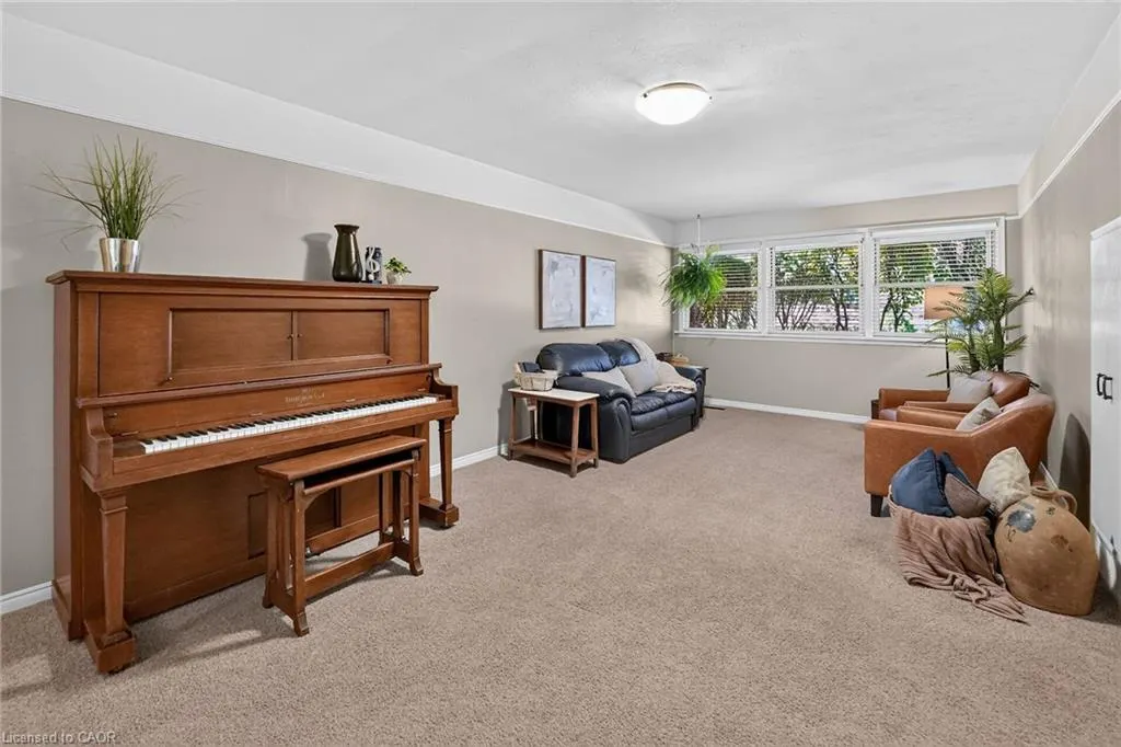12 Baker Road N