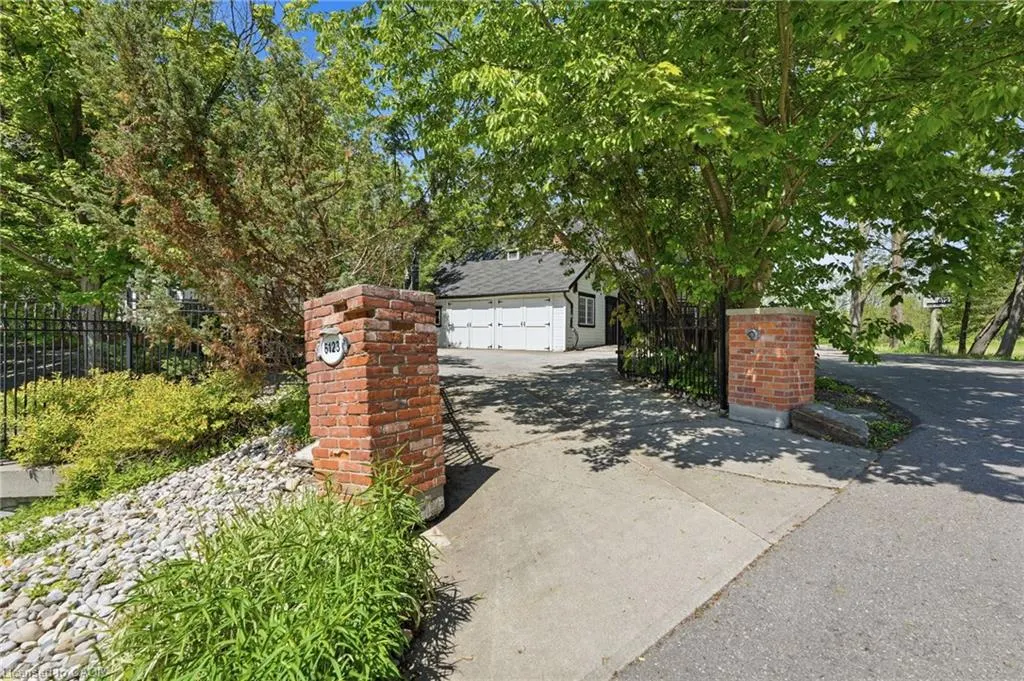6123 Guelph Line