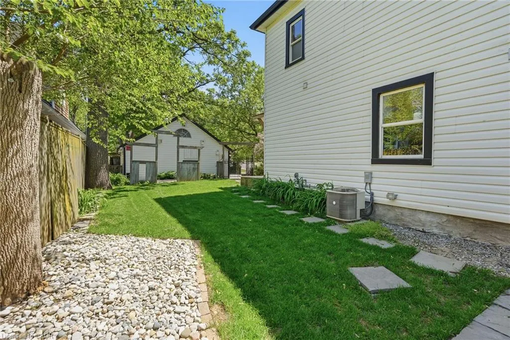 6123 Guelph Line